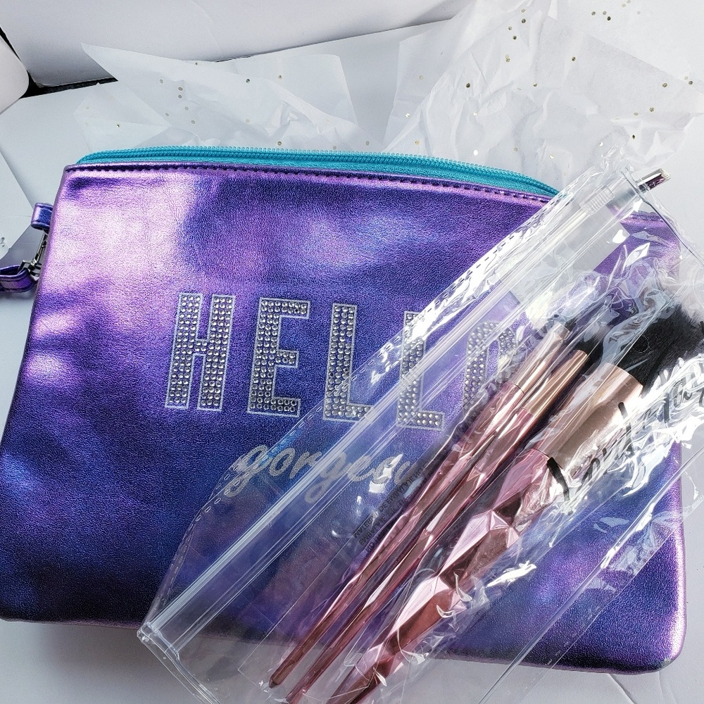 LORD & TAYLOR- Wristlet and 3 Makeup Brushes NWT - Picture 5 of 7